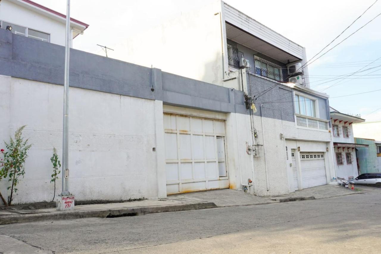Bahay bakasyunan Makati Altean *